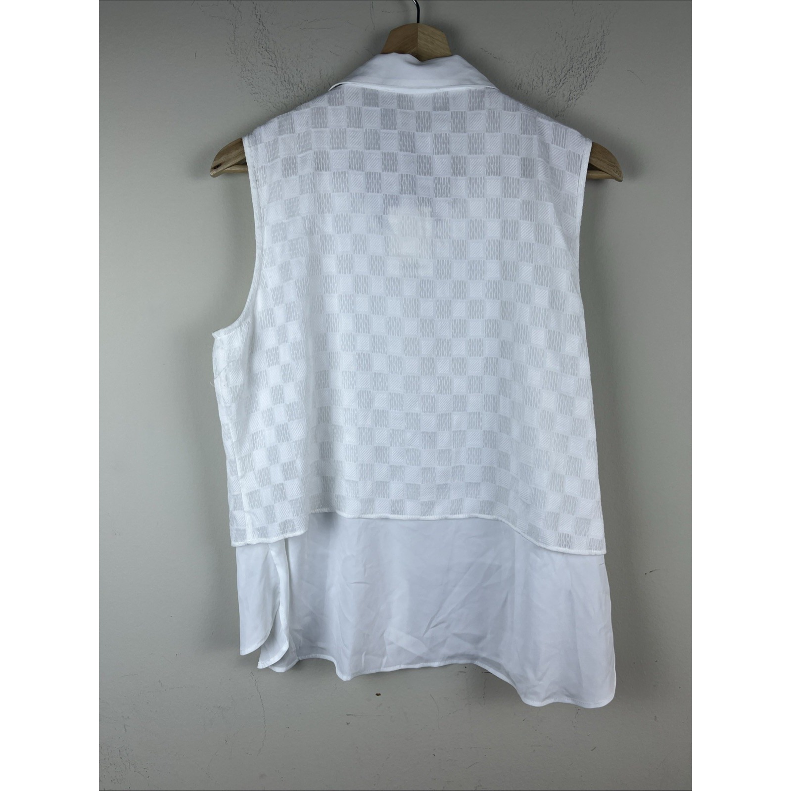 Calvin Klein Women's Large White Checkered Button Up Sleeveless Tank Blouse — image 5 of 6